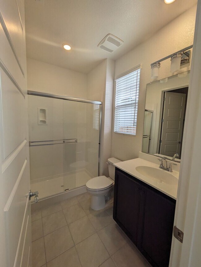 Building Photo - 2468 Lake Club Dr