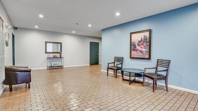 Building Photo - Beautiful Remodeled Adams Point Condo