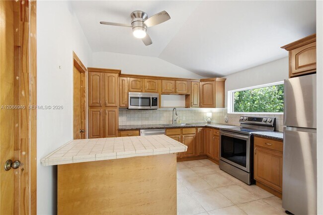 Building Photo - 2355 Overbrook St