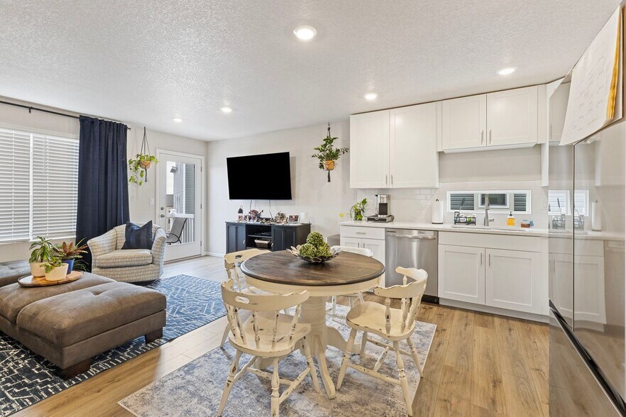 Building Photo - 9440 Oro City Loop