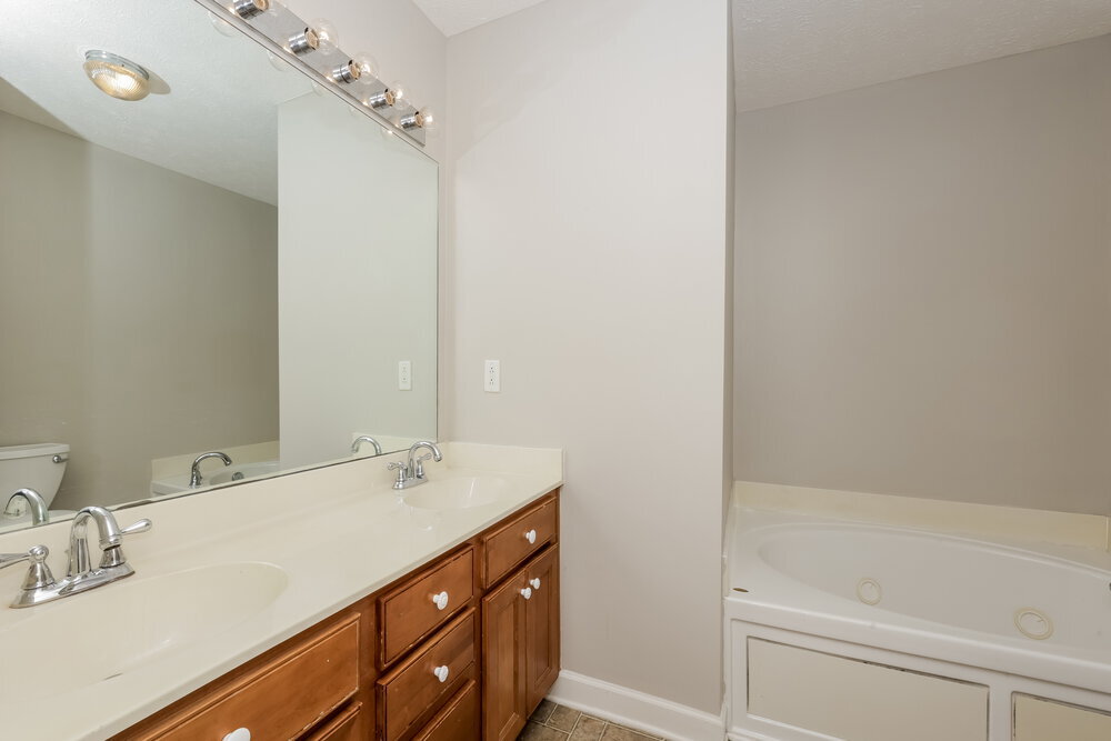 Building Photo - 537 County Farm Rd