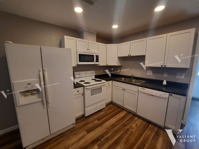 Building Photo - 2 Bedroom House for Rent | Easy Access to Kansas & Chestnut Expwy