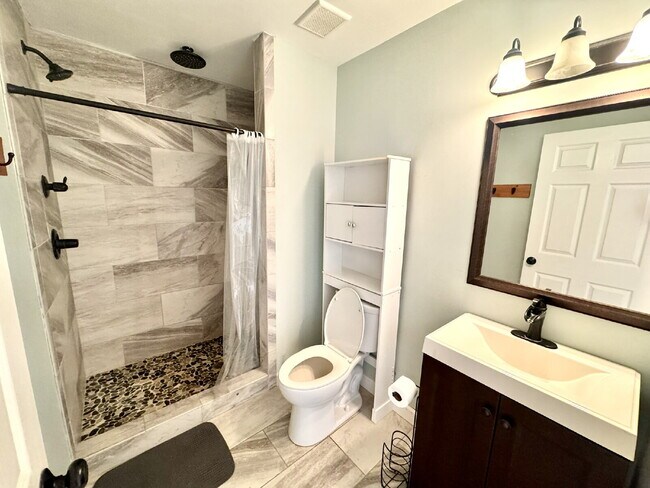 Building Photo - Cute newer home with large fenced yard!