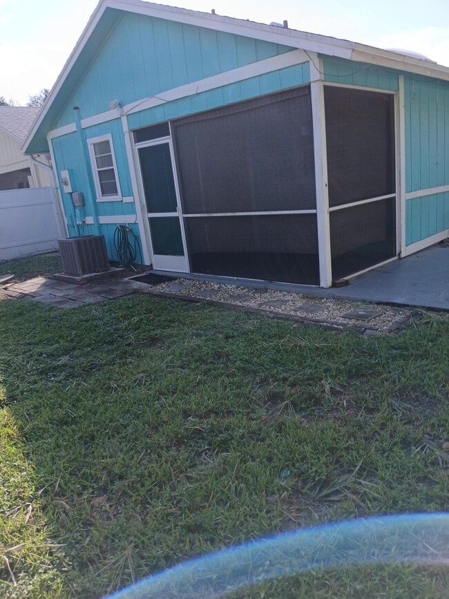 Building Photo - 8743 Sol Terrace