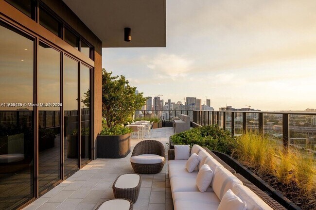 Building Photo - 23 NE 17th Ter