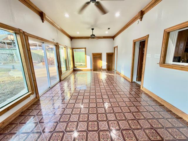 Building Photo - 719 N Crawford St