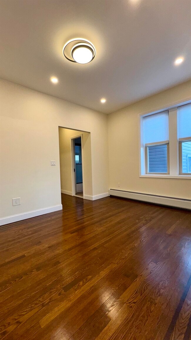 Building Photo - 76 Beacon Ave