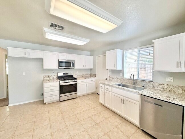 Building Photo - Bright and inviting 3-bedroom, 2-bathroom home!