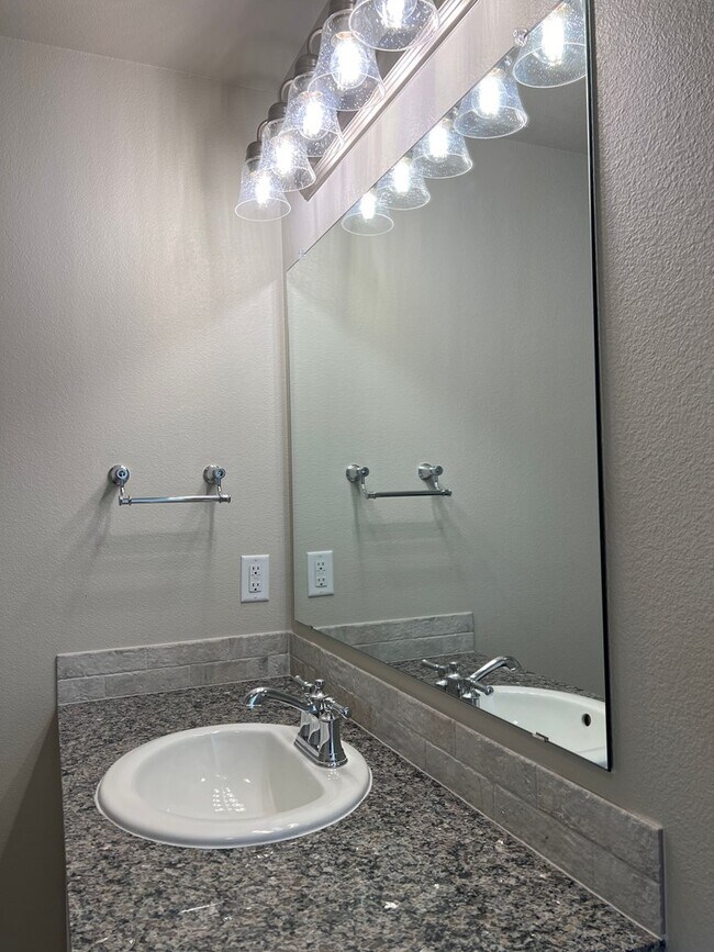 Building Photo - 7108 E County Rd 99 1/2