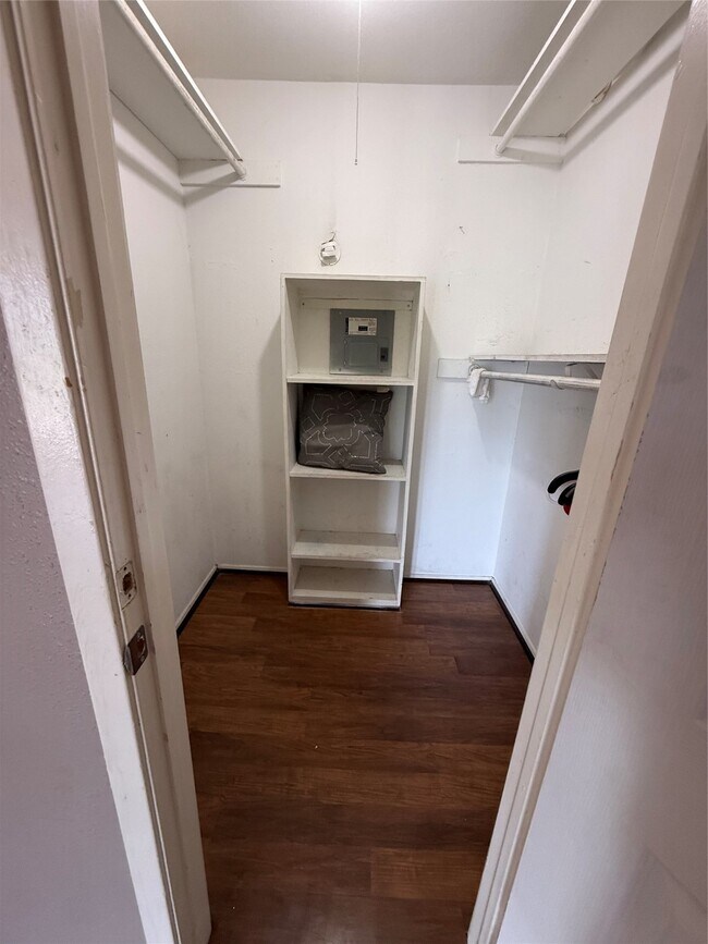 Building Photo - 10501 South Dr