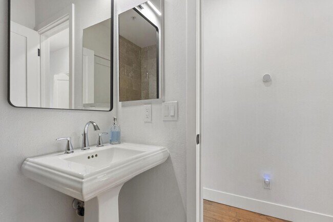 Building Photo - 8270 Hayden Rd