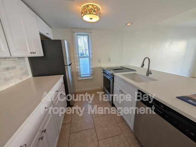 Building Photo - 4230 36th Ave S