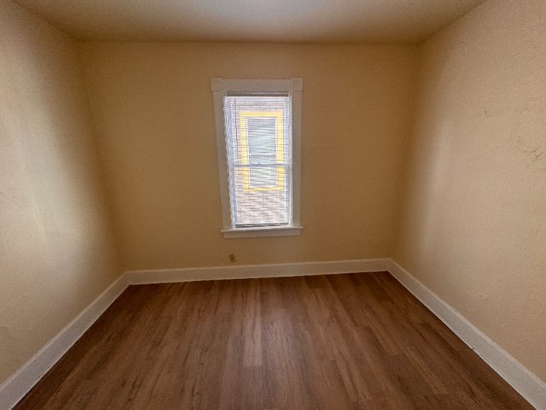 Building Photo - 2006 W Lincoln Ave