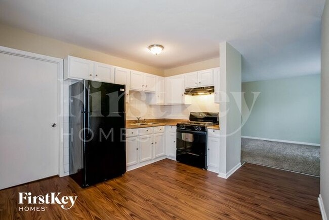 Building Photo - 319 Fairlawn Dr