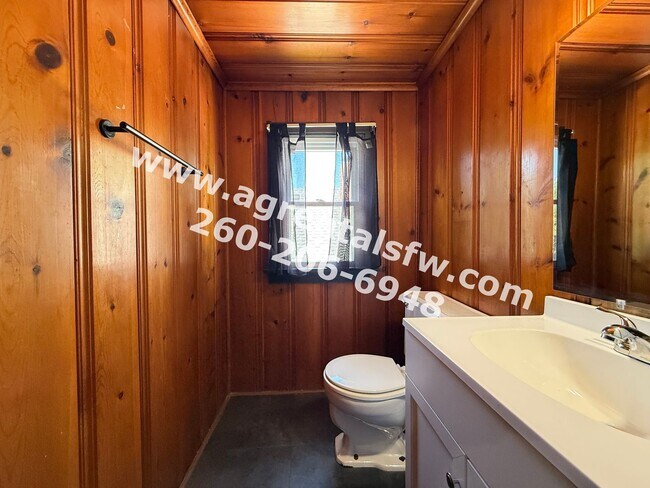 Building Photo - 522 Curdes Ave
