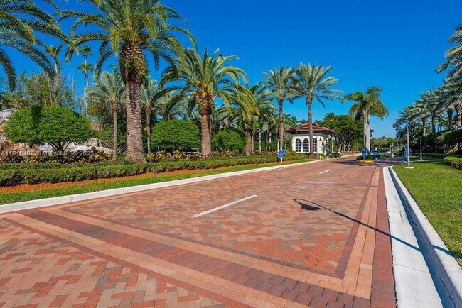 Building Photo - 6641 Via Regina