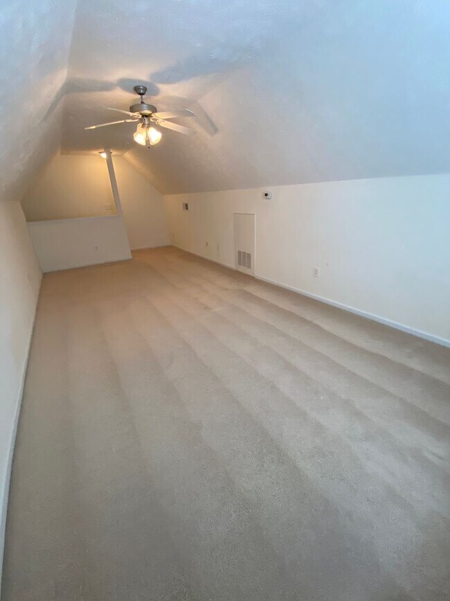 Building Photo - Great Home!  Great Location