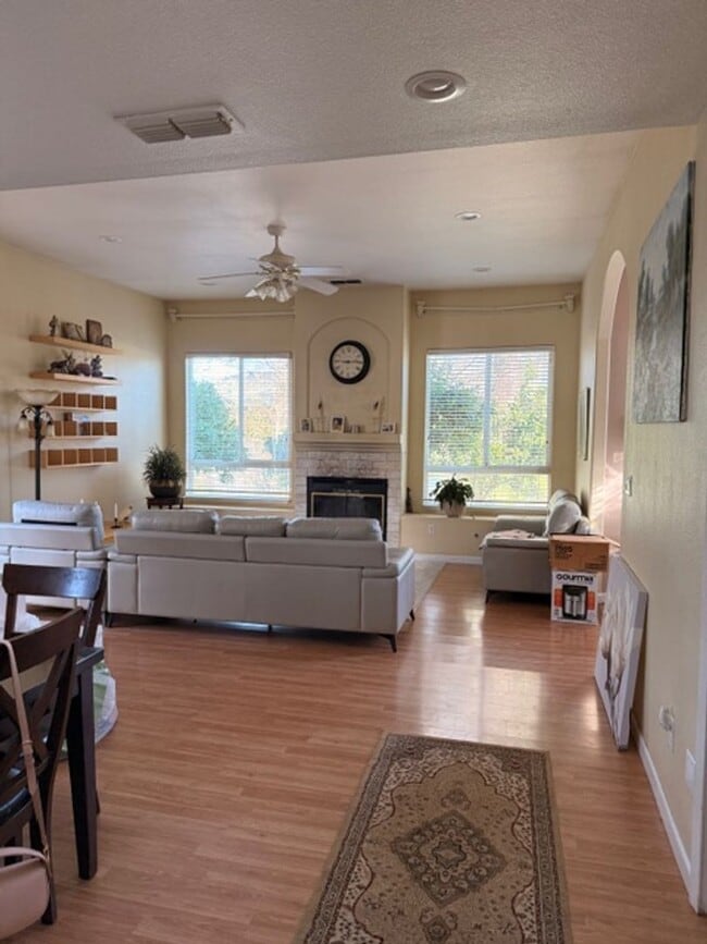 Building Photo - 5511 San Francisco Blvd