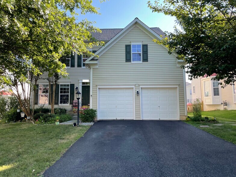 Front of House - 9028 Woodpecker Ct