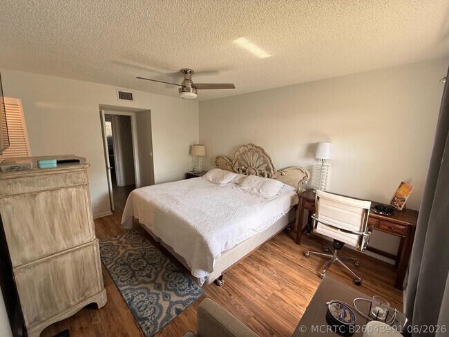 Building Photo - 9923 Three Lakes Cir
