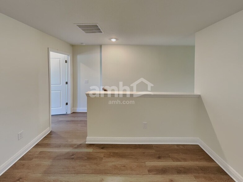 Building Photo - 5932 Pinewood Ests Dr