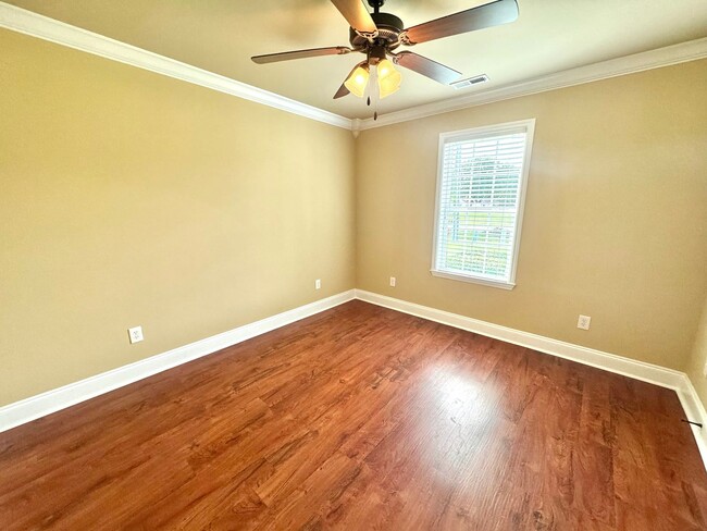 Building Photo - 3 bedroom 2 bath home. Walk to Ardmore Hig...