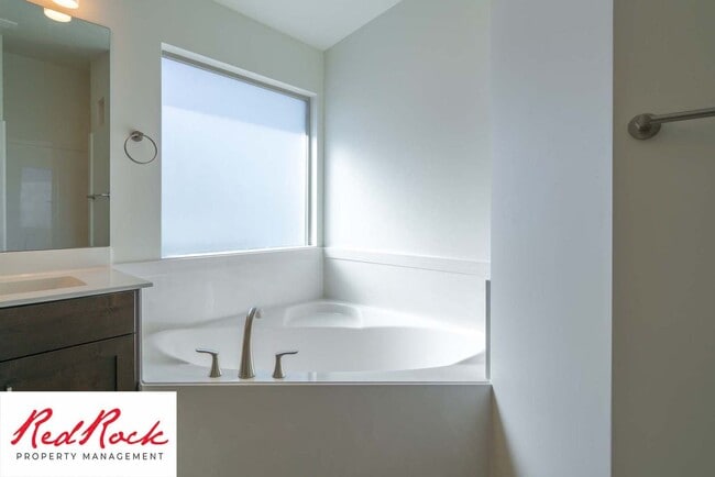 Building Photo - Come Live in the Desirable Sage Canyon Neighborhood!