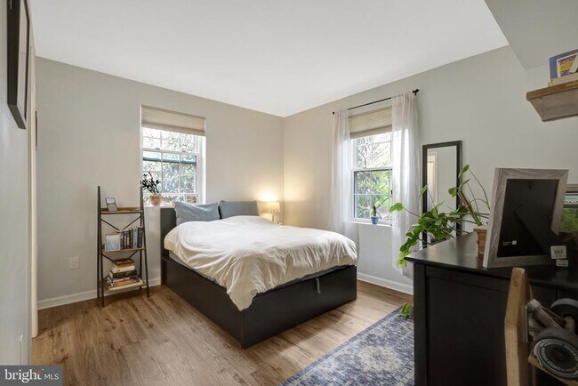 Building Photo - 1811 Key Blvd