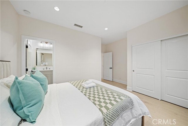 Building Photo - 102 Crimson Oak