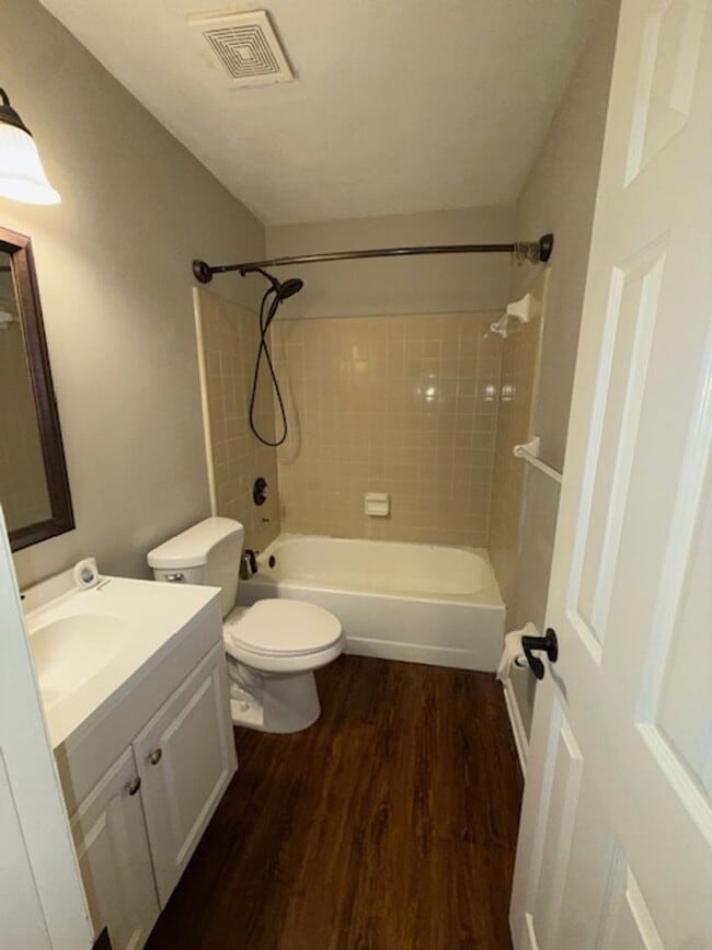 Building Photo - 124 Whetherbine Way W