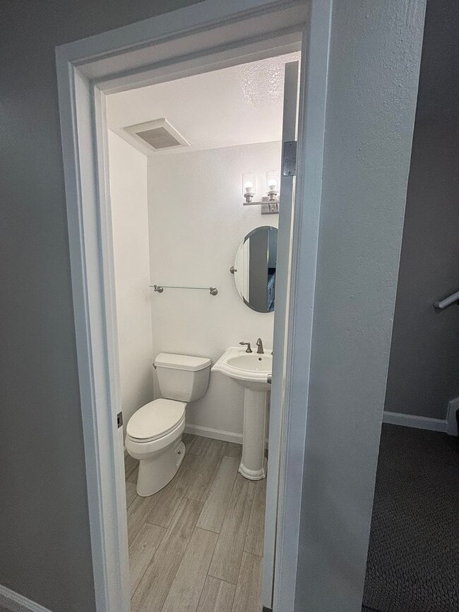 Building Photo - Completely Remodeled 3-Bedroom Beauty in P...