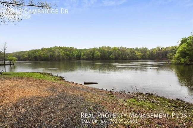 Building Photo - 2912 Cambridge Dr