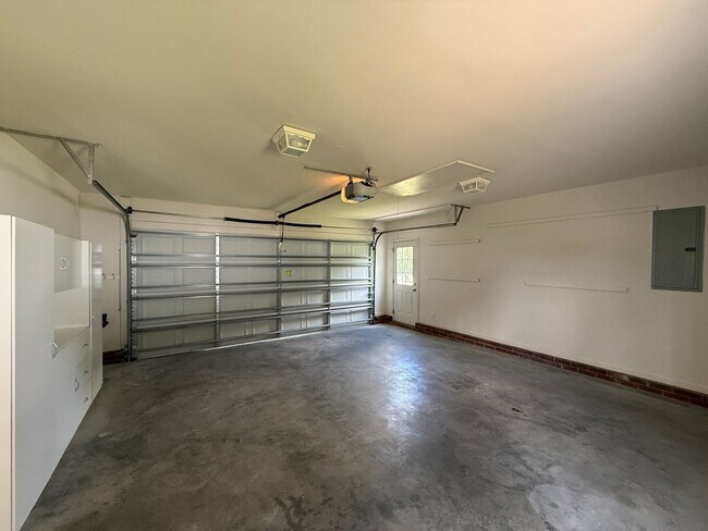 Building Photo - 2403 Mid Salem Dr