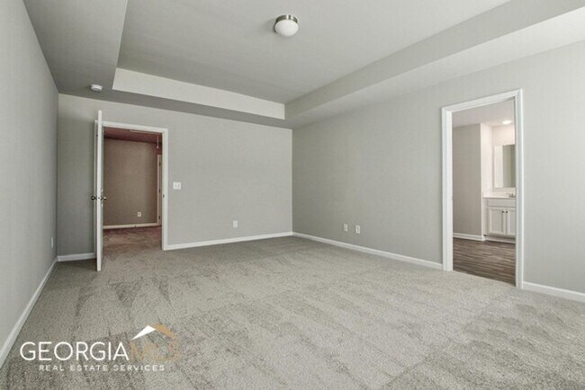 Building Photo - Prime Newnan Location! 2023 build, 3 bedroom townhome within walking distance to Downtown, The LI...