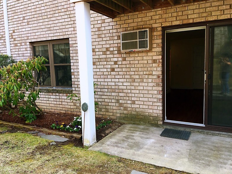 Building Photo - 28 Kenmar Dr