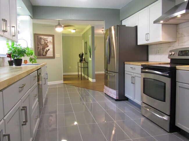 Building Photo - 3160 SE 30th Terrace