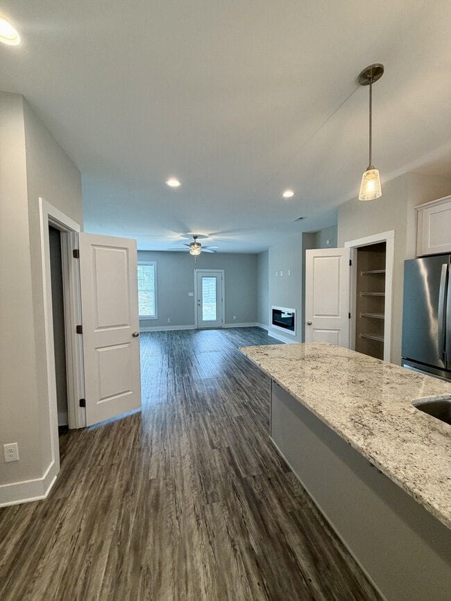 Building Photo - 52 Cuddington Ln
