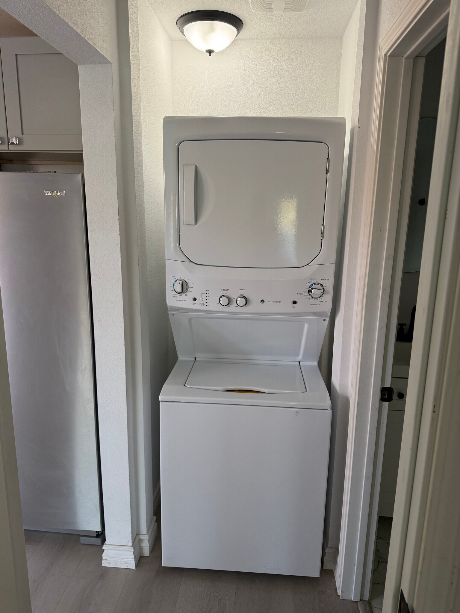 Building Photo - 631 N Brierwood Ave