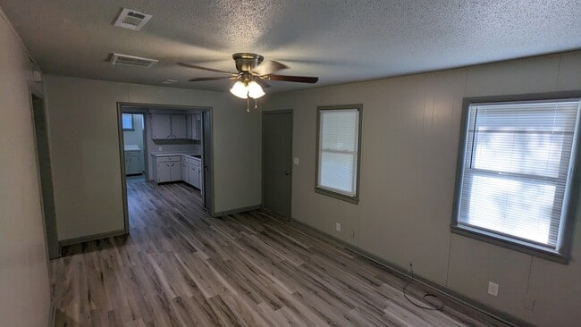 Building Photo - 220 Sulphur St