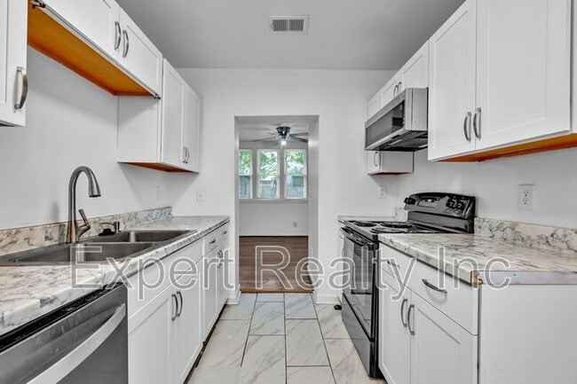 Building Photo - 1861 Woodland Ave SW
