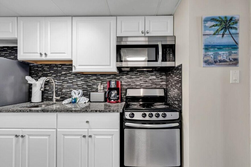 Building Photo - 2300 N Ocean Blvd