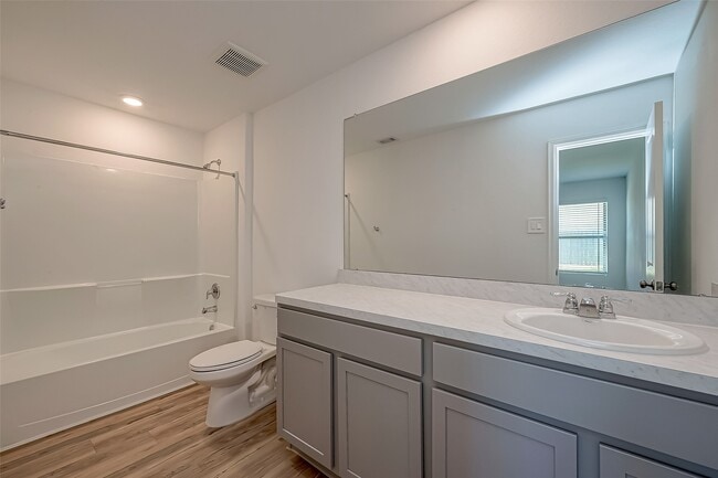 Building Photo - 18111 Robin Creek Dr