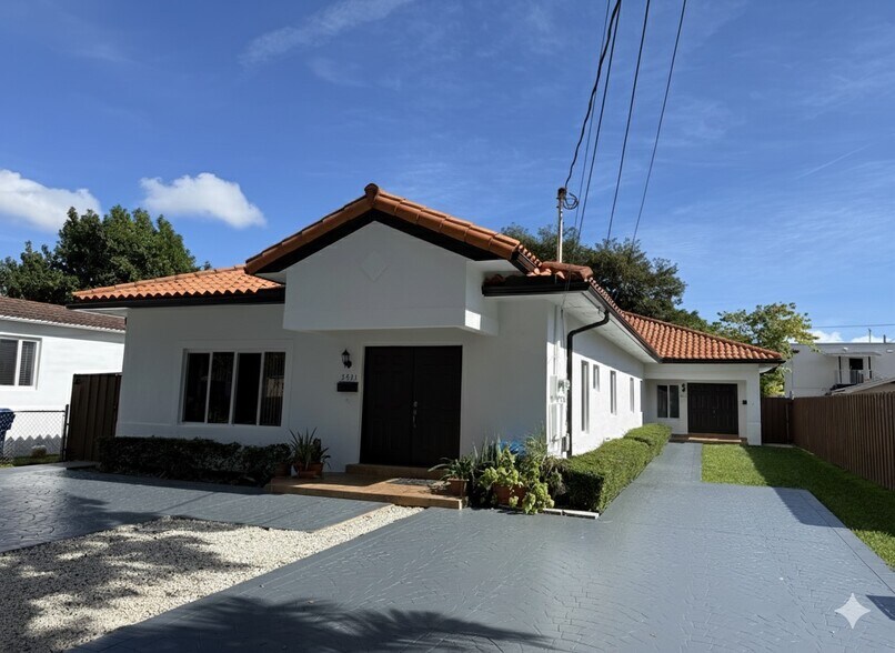 Building Photo - 2933 SW 38th Ave