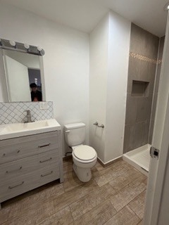 Building Photo - 6902 Lyons St