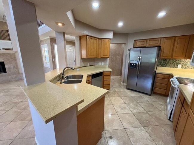 Building Photo - Hampton Court (Mililani Mauka) - Must see!!  3 bedrooms, central A/C, large 1745 sf, 2 story