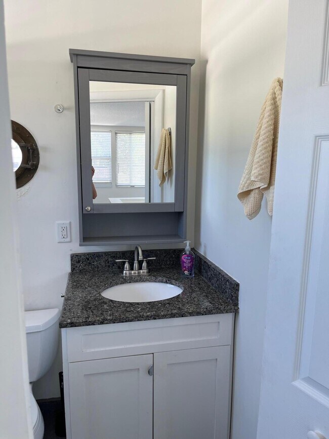 Building Photo - 301 Central Dr