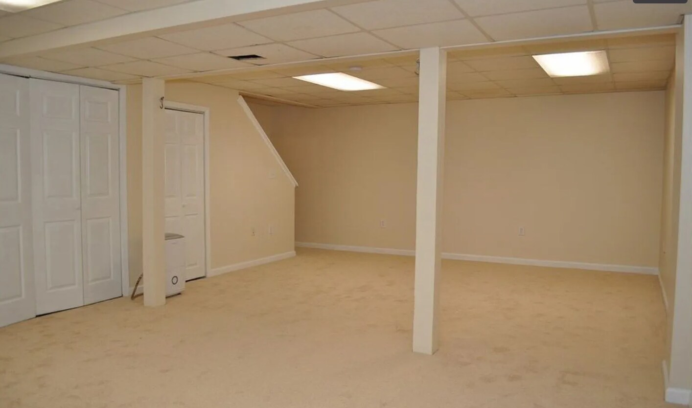 Building Photo - 689 Stonewall Dr