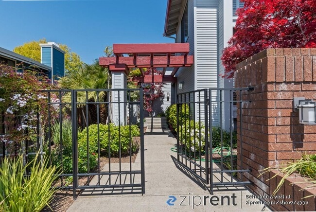 Building Photo - 6026 Ridgemont Dr