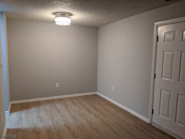 Building Photo - 4805 Ravens Crest Dr