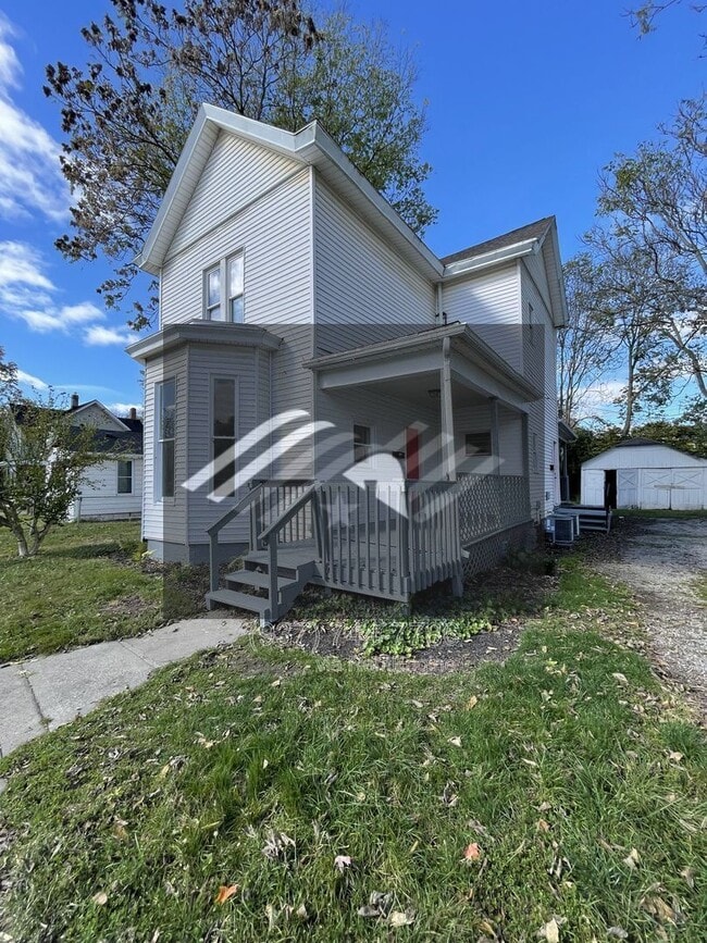 Building Photo - 815 S Main St